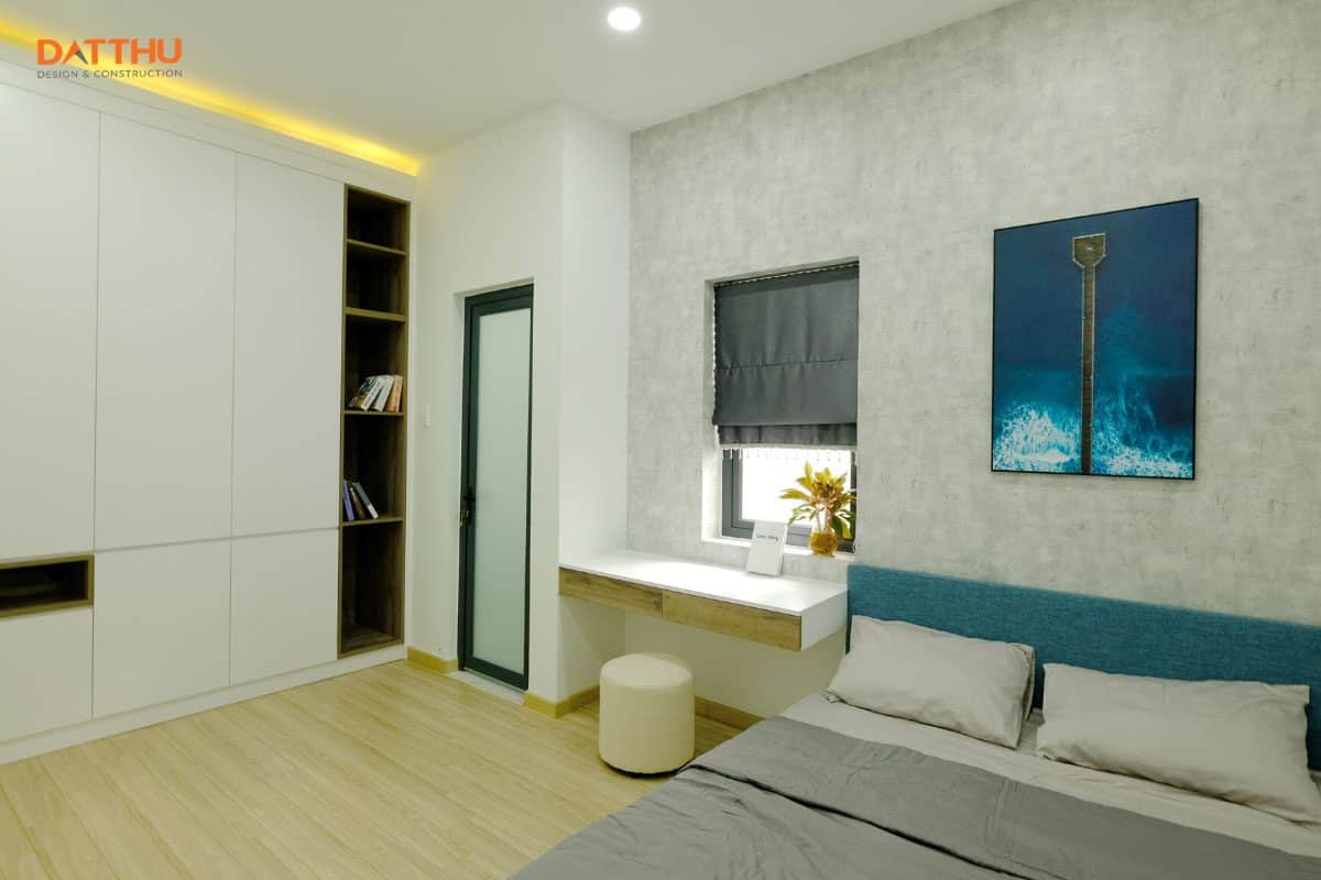 Phòng ngủ sử dụng màu tone sur tone với phòng khách
